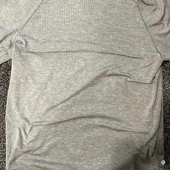 XL lulu lemon active wear t-shirt - Picture 3 of 3